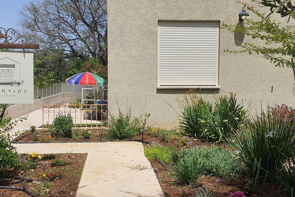 Apartament נקודת חן Shadmot Devora Zewnętrze zdjęcie